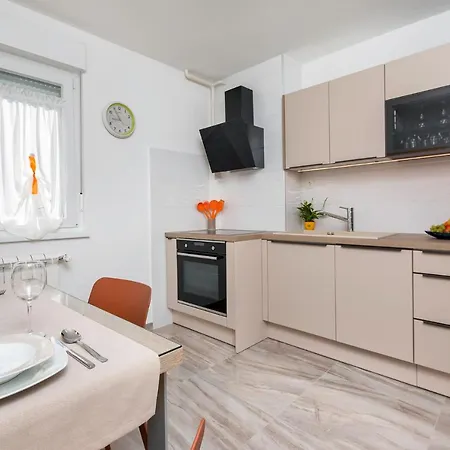 Apartment Vivid