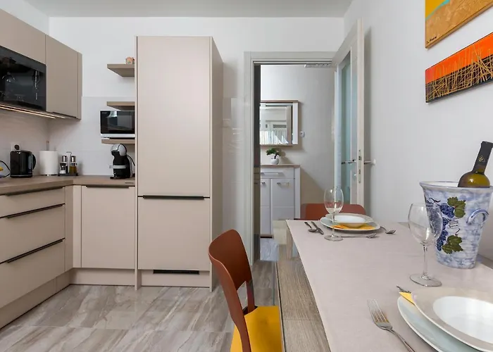 Vivid Apartment *